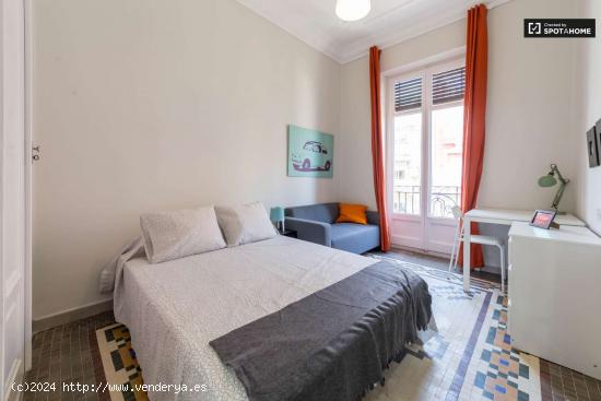  Cómoda habitación en un apartamento de 6 habitaciones, L'Eixample - VALENCIA 