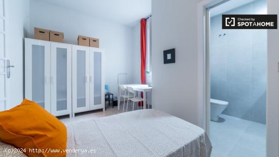 Acogedora habitación en alquiler en un apartamento de 5 dormitorios en L'Eixample - VALENCIA