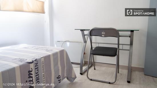 Habitación equipada con escritorio en piso compartido, Benimaclet. - VALENCIA