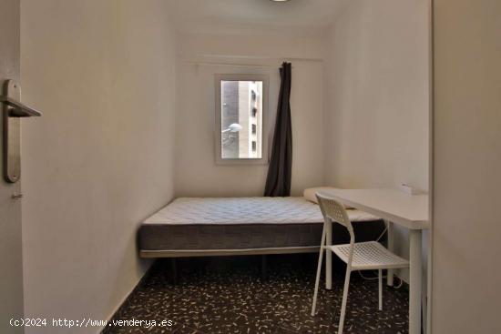  Habitación en apartamento de 3 dormitorios en Benimaclet - VALENCIA 
