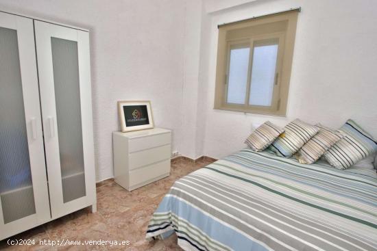  Se alquila habitación en piso de 4 habitaciones en Mestalla, Valencia - VALENCIA 