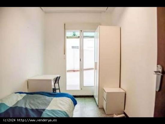  Se alquilan habitaciones en piso de 4 habitaciones en Ciutat Universitaria - VALENCIA 