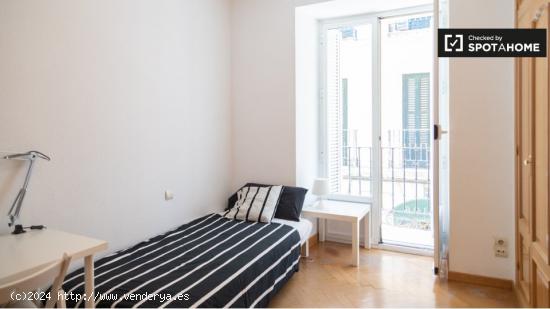 Habitación luminosa con llave independiente en apartamento de 7 dormitorios, Lavapiés - MADRID