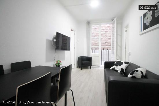  Apartamento renovado de 3 dormitorios en alquiler en El Raval - BARCELONA 