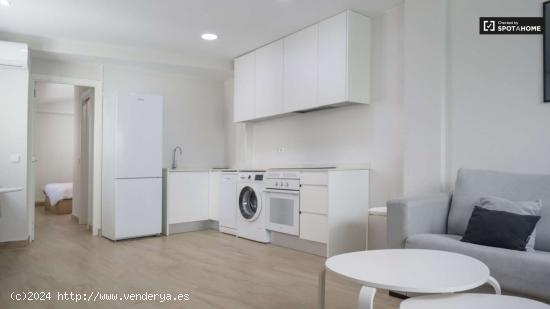  Apartamento de 1 dormitorio en alquiler en Valdeacederas, Madrid - MADRID 