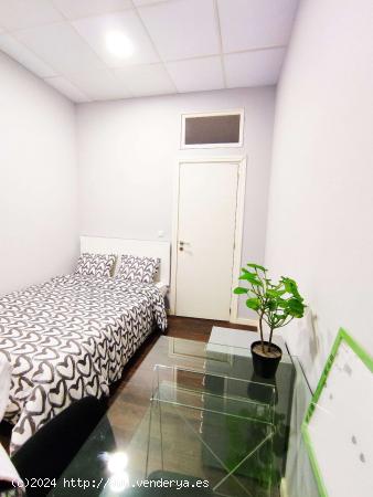  Alquiler de habitaciones en piso de 4 dormitorios en La Magdalena - ZARAGOZA 