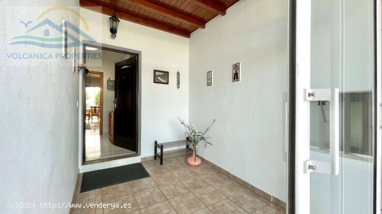 (Ref.496433 / JOHB) Villa orientada al sur con garaje y amplios jardines en Playa Blanca - Yaiza