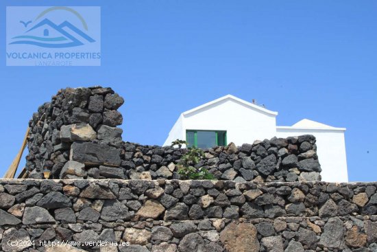 Casa tradicional con un apartamento de 2 dormitorios y vistas al mar en Tías - Tías