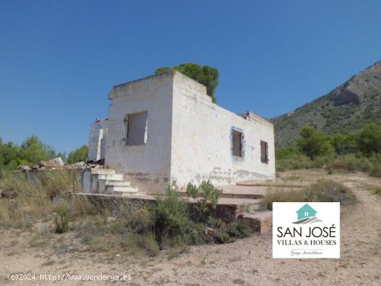  TERRENO URBANO CON CASA RUINA ALGUEÑA ALICANTE - ALICANTE 