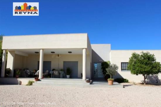  SE VENDE CHALET EN TORRELLANO BAJO - ALICANTE 