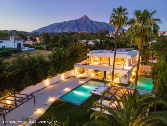 Villa completamente reformada de 4 dormitorios en Los Naranjos Golf/Nueva Andalucía - MALAGA 
