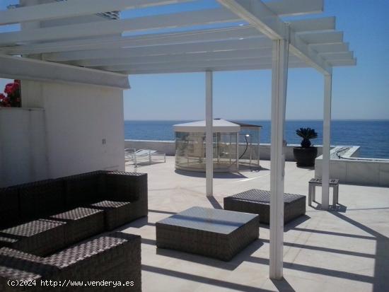 Exclusivo Atico-Duplex en la primera linea de playa en Los Granados, Puerto Banus - MALAGA