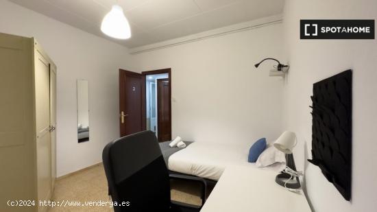 ¡Habitaciones en alquiler en un apartamento de 7 habitaciones en Barcelona! - BARCELONA