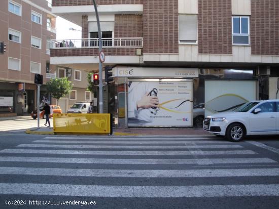 SE VENDE LOCAL COMERCIAL  CON  ATRACTIVA RENTABILIDAD - ALICANTE