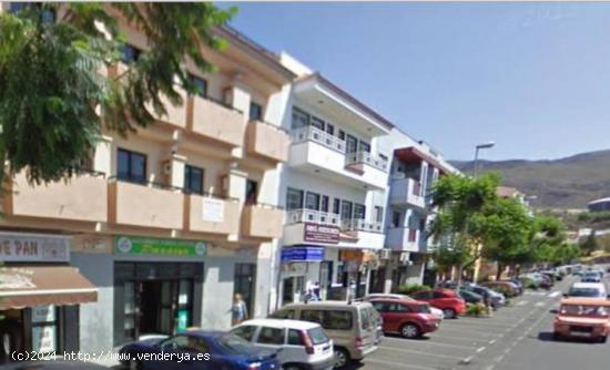 Edificio con 5 apartamentos, 2 locales  comercial y garaje  en Valle san Lorenzo. - SANTA CRUZ DE TE