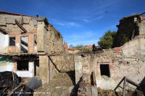 ANTIGUA CASA Y CUADRA EN RUINAS CON TERRENO - CANTABRIA