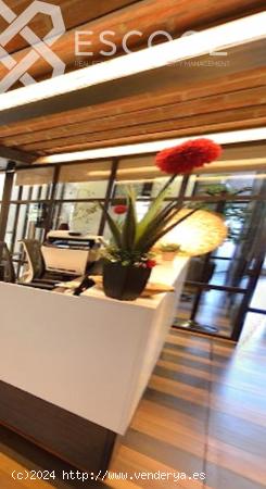 Oficina en ALQUILER en prestigioso centro de negocios en un espacio único y singular de Barcelona -