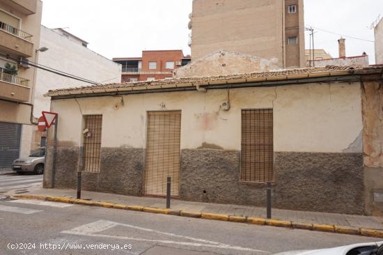 CASA SOLAR EN ESQUINA! ZONA CENTRO! - ALICANTE