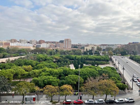 VIVIENDA CON LAS MEJORES VISTAS DE LA CIUDAD - VALENCIA