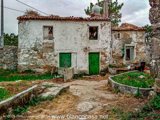 Casa con terreno para reformar a 700m del paseo marítimo de Corme - A CORUÑA