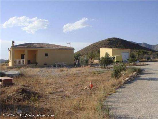 CASA DE CAMPO CHALET EN BARBARROJA NUEVA - ALICANTE