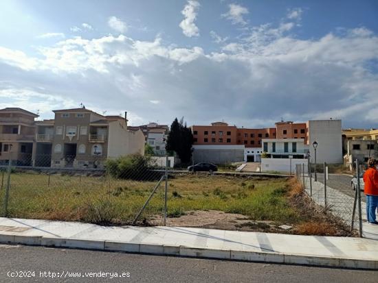 Gran parcela urbanizable, a tres calles en Olula del Río. Almería. - ALMERIA