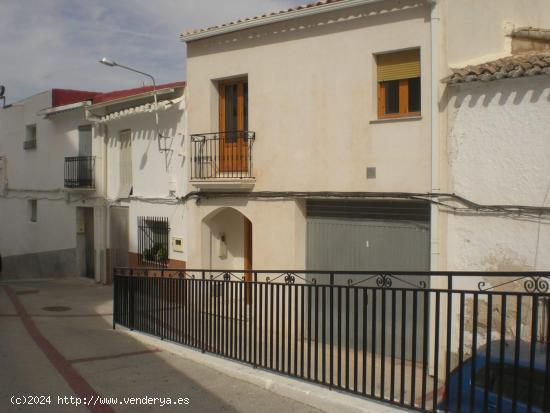  CASA CON GARAJE EN PURCHENA, ALMERÍA. - ALMERIA 