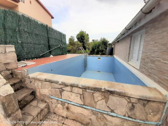 Es ven casa amb piscina a Piera - BARCELONA