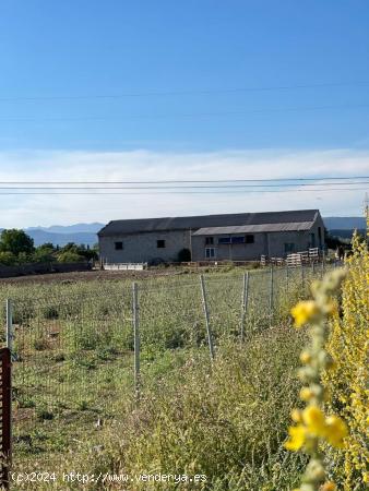 VENTA DE NAVE INDUSTRIAL CON PARCELA EN LAS CHANAS - LEON