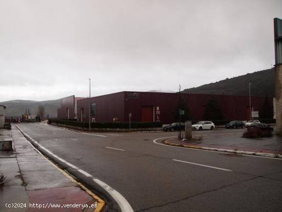 SE VENDE NAVE INDUSTRIAL EN EL POLÍGONO DE TORAL DE LOS VADOS - LEON