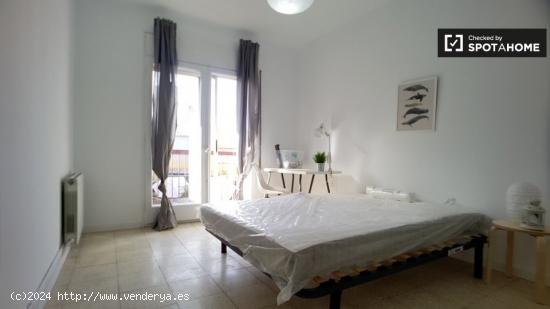 Habitación amueblada en un apartamento de 5 dormitorios en Barri Gòtic - BARCELONA