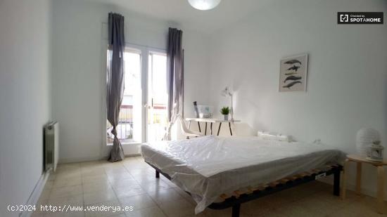  Amplia habitación en un apartamento de 5 dormitorios en Barri Gòtic - BARCELONA 