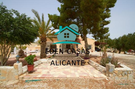  Chalet independiente de 4 dormitorios y 2 baños, en Valle Del Sol Muxtamel, con Piscina y jardín.  