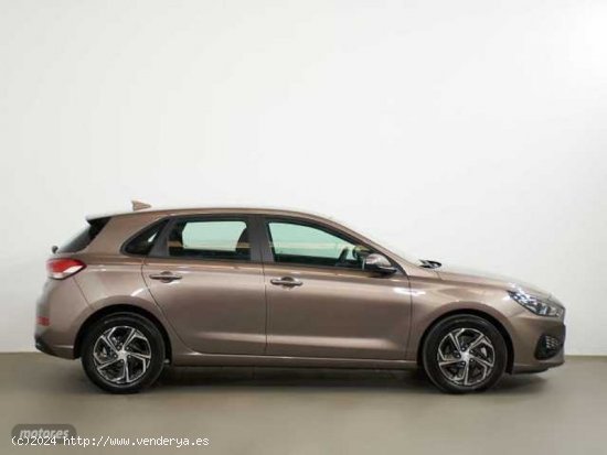 Hyundai i30 1.0 TGDI Klass LR 48V 120 de 2023 con 10.900 Km por 20.990 EUR. en Cadiz