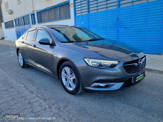 Opel Insignia Selective de 2018 con 160.000 Km por 10.500 EUR. en Sevilla