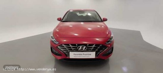 Hyundai i30 1.5 DPI Klass SLX 110 de 2022 con 17.800 Km por 19.900 EUR. en Barcelona