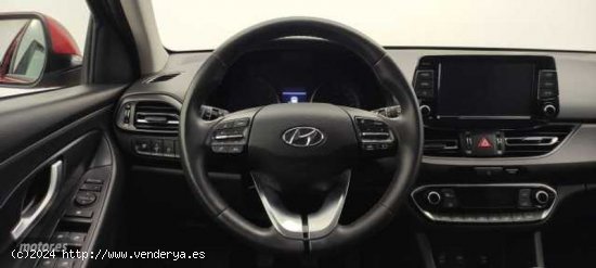 Hyundai i30 1.5 DPI Klass SLX 110 de 2022 con 17.800 Km por 19.900 EUR. en Barcelona