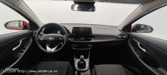 Hyundai i30 1.5 DPI Klass SLX 110 de 2022 con 17.800 Km por 19.900 EUR. en Barcelona