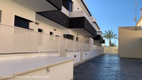 BUNGALOW CON PISCINA, CON RECARGA DE VEHÍCULOS ELÉCTRICOS - ALICANTE