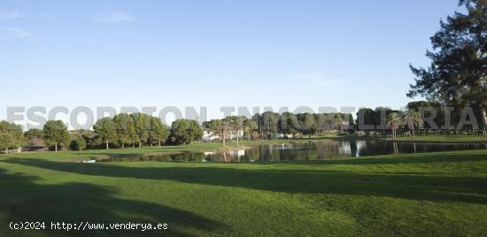 CHALET INDEPENDIENTE EN PRIMERA LINEA DE GOLF - VALENCIA