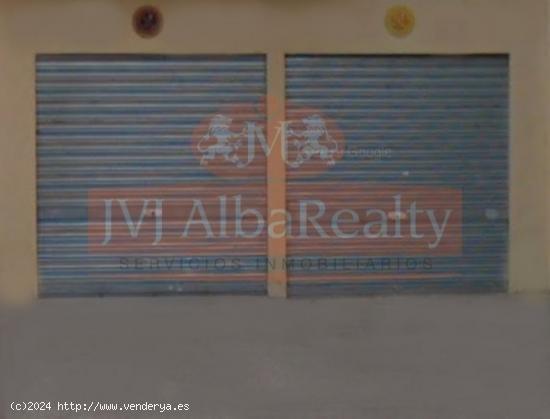 SE VENDE LOCAL COMERCIAL CON   DOS ENTRADAS   Y   DOS VADOS   EN ZONA HOSPITAL - ALBACETE