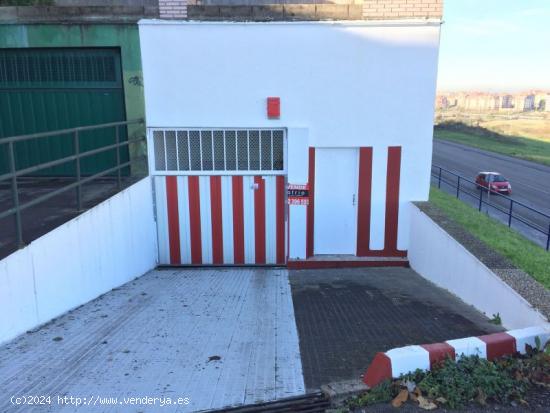 DOS PLAZAS DE GARAJE ABIERTAS EN BAJADA DE LA MEDIA LUNA-DAVILA PARK - CANTABRIA