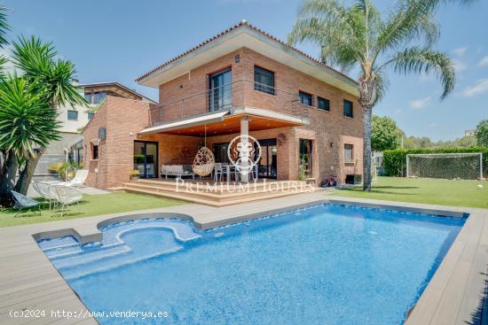  Casa con piscina y jardín en venta en l'Aragai - BARCELONA 