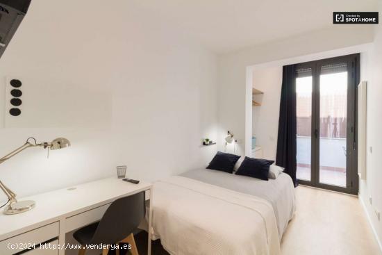  Habitaciones para alquilar en apartamento de 2 dormitorios en Barcelona - BARCELONA 