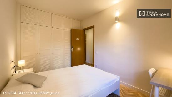Habitación en piso de 4 habitaciones en Eixample, Barcelona - BARCELONA