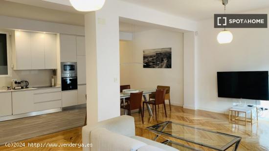 Apartamento de 2 dormitorios en alquiler en Tor Di Quinto - MADRID