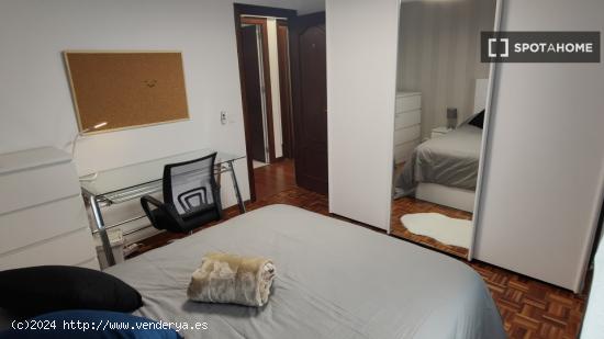 Habitaciones en alquiler en apartamento de 3 dormitorios en Alcalá De Henares. - MADRID