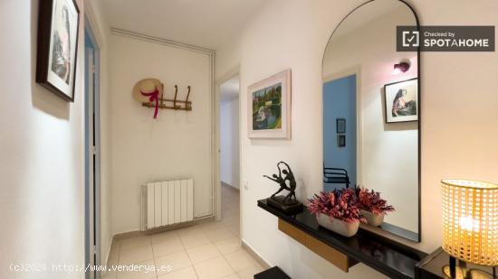 Se alquila habitación en apartamento de 4 dormitorios en Eixample - BARCELONA