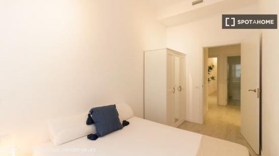 Apartamento de 3 dormitorios en alquiler en Ciutat Vella - BARCELONA