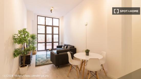Apartamento de 3 dormitorios en alquiler en Ciutat Vella - BARCELONA